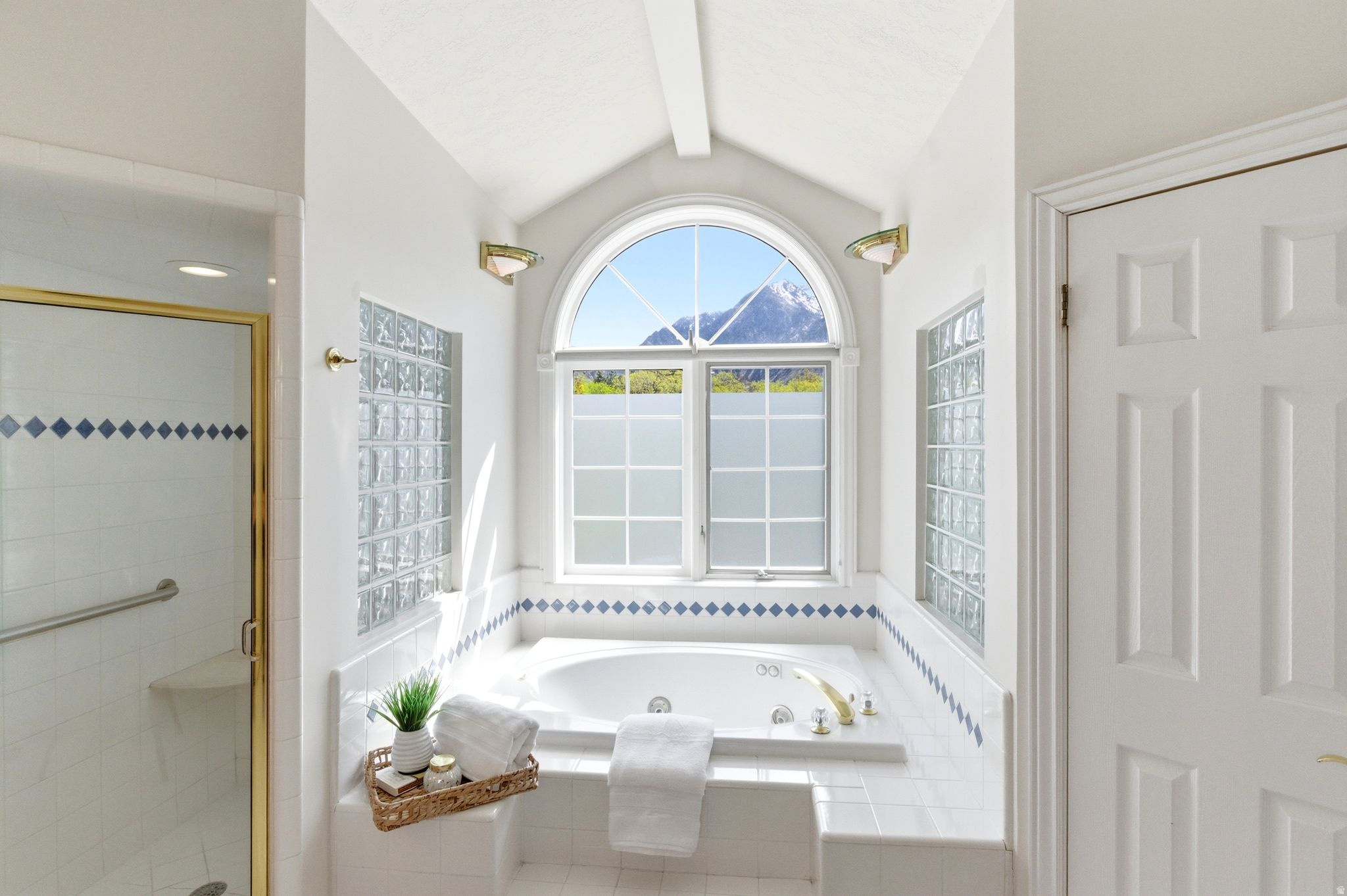 ALTAWOOD - Residential