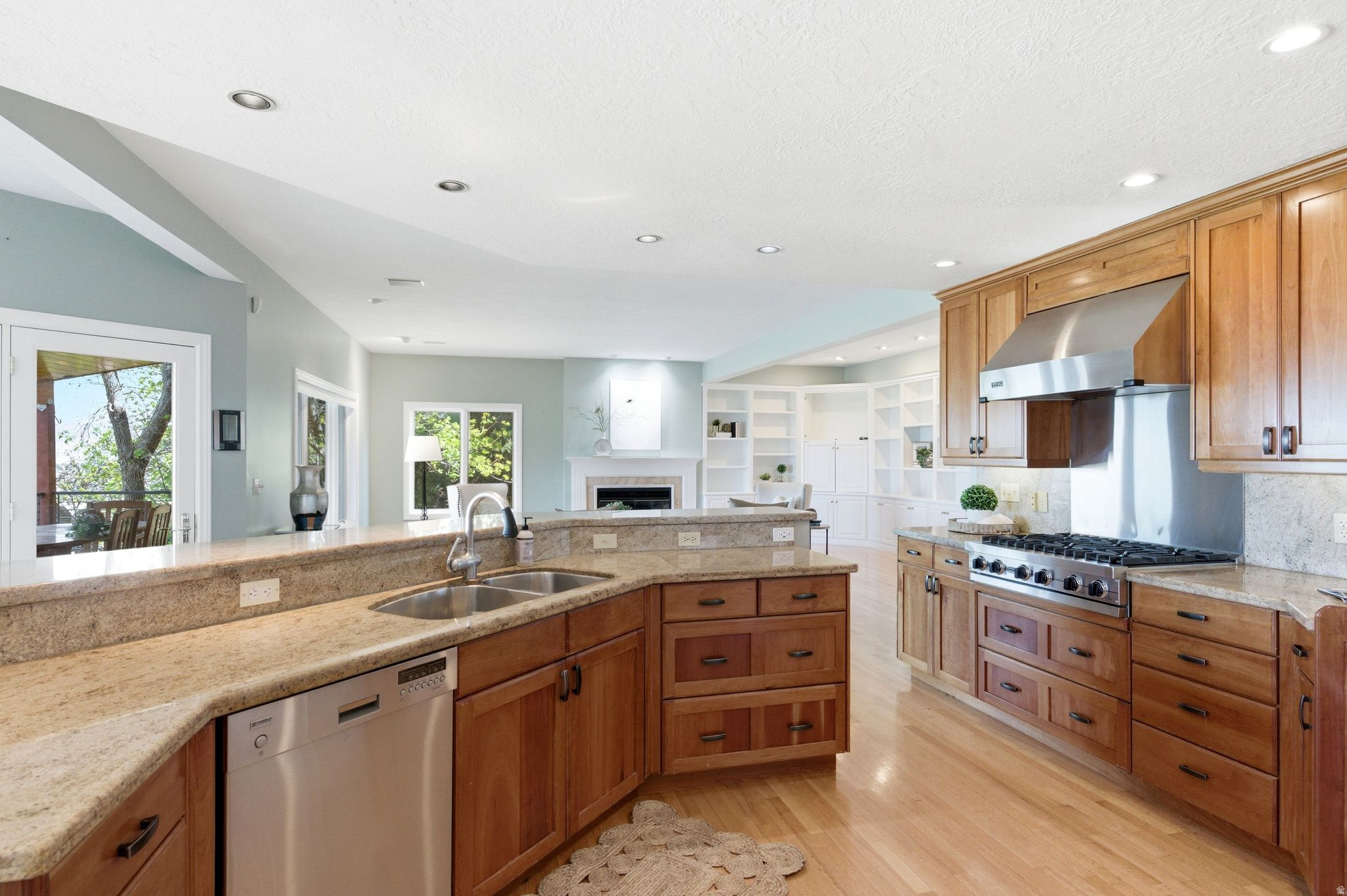 ALTAWOOD - Residential