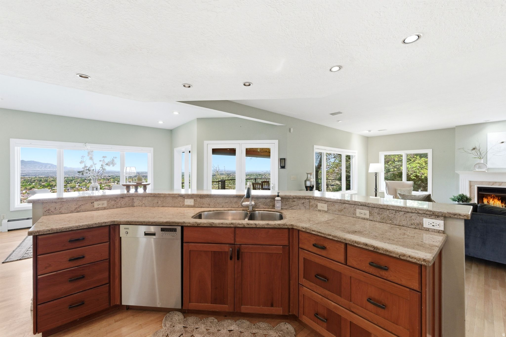 ALTAWOOD - Residential