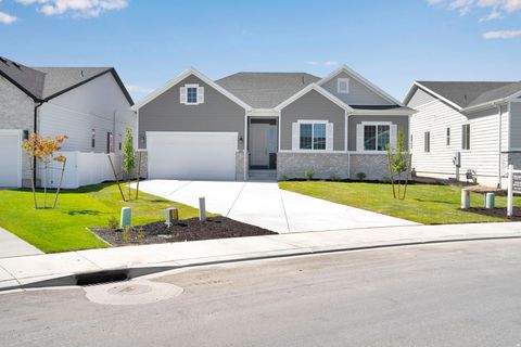 Photo of 283 E POLARIS DR S #102, Saratoga Springs, UT 84045 (MLS # 2122751)