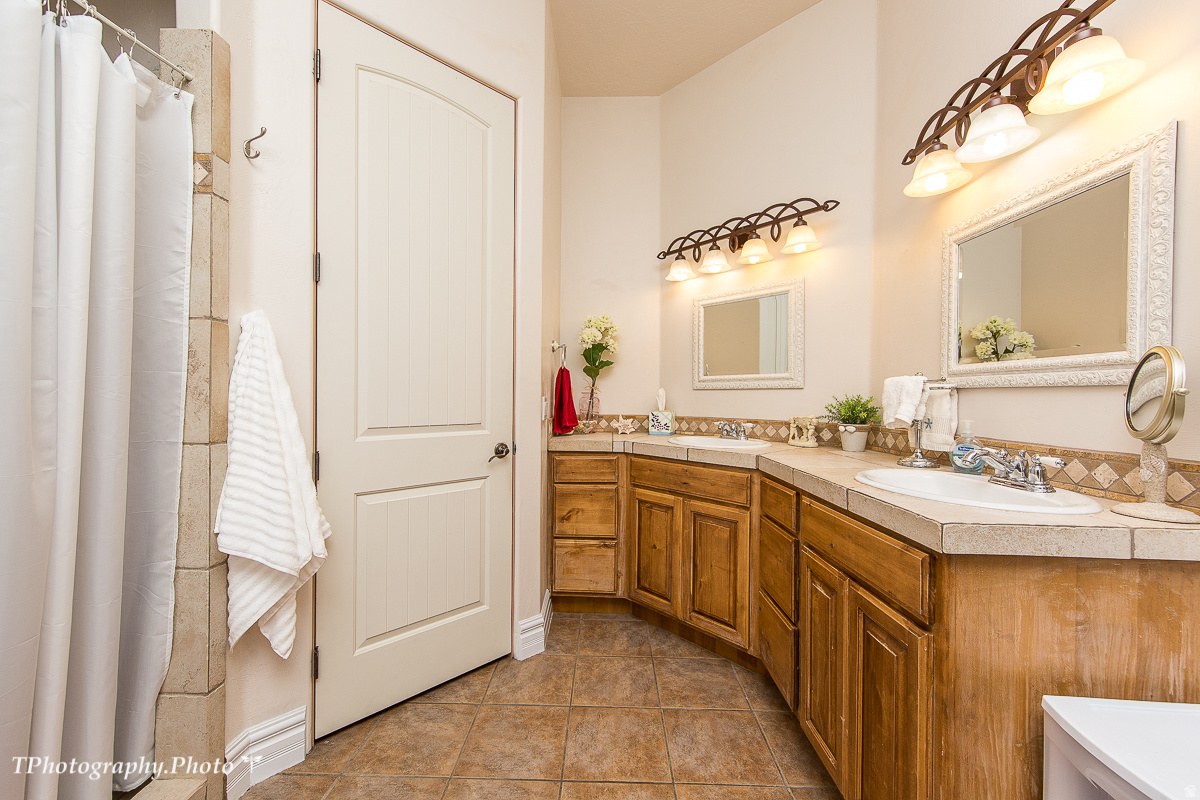 SHADOW HILLS - Residential