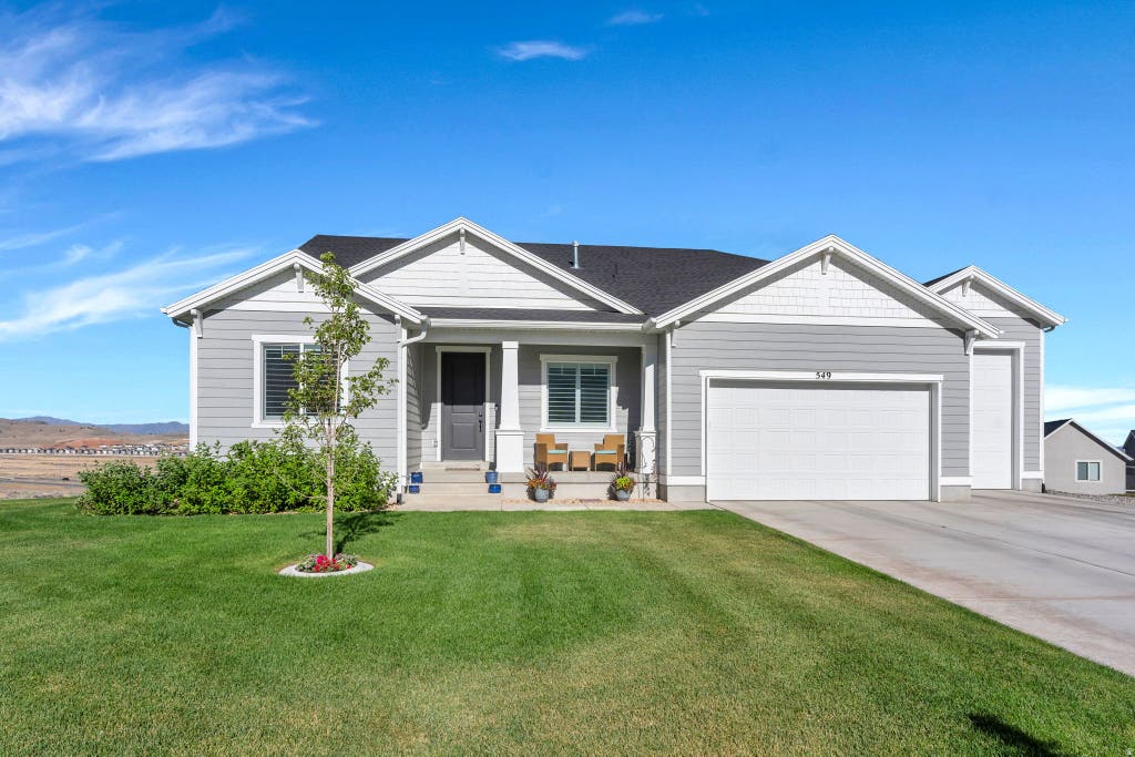 Photo of 549 W BLUFF ST, Santaquin, UT 84655 (MLS # 2170869)
