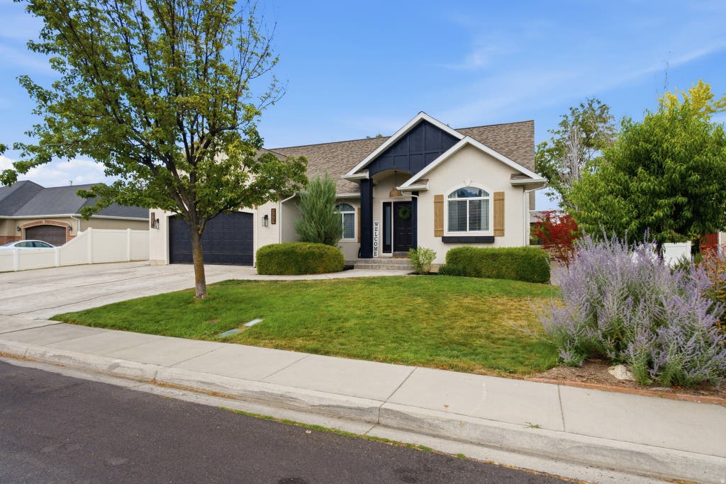 Photo of 773 W 1220 N, Pleasant Grove, UT 84062 (MLS # 2175126)
