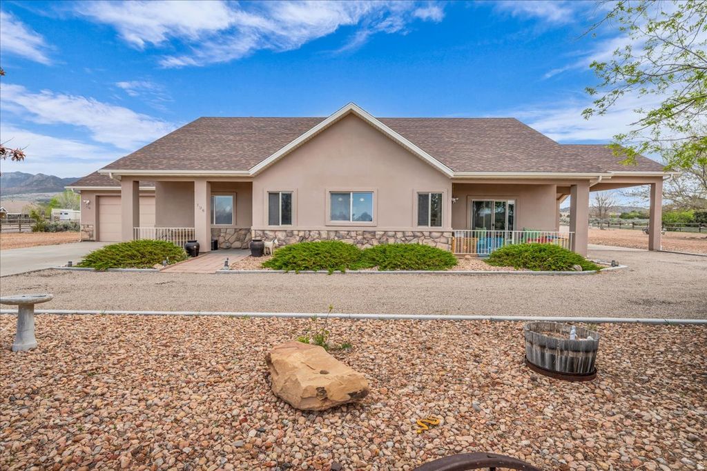 Photo of 736 DAMMERON VALLEY DR W, Dammeron Valley, UT 84783 (MLS # 2152793)