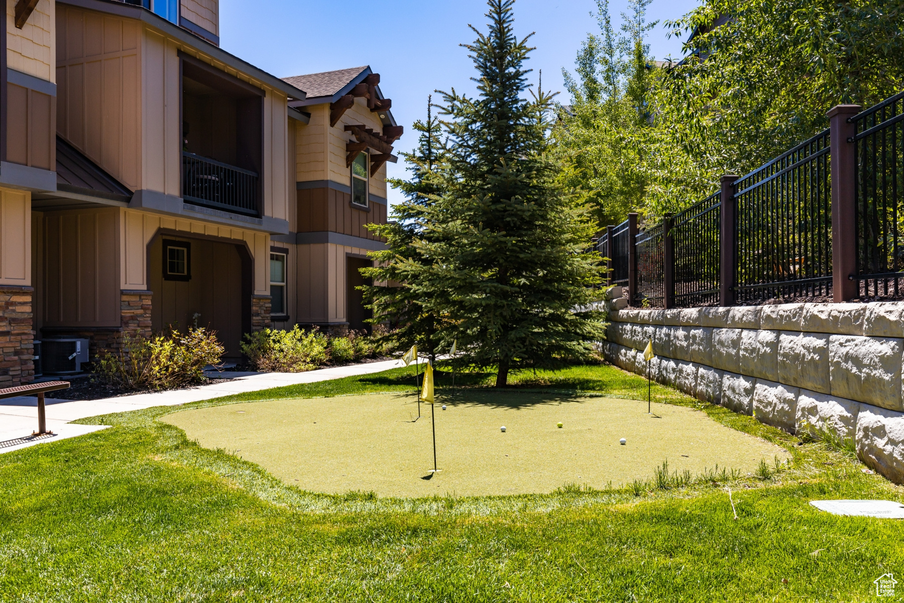 PARK'S EDGE - Residential