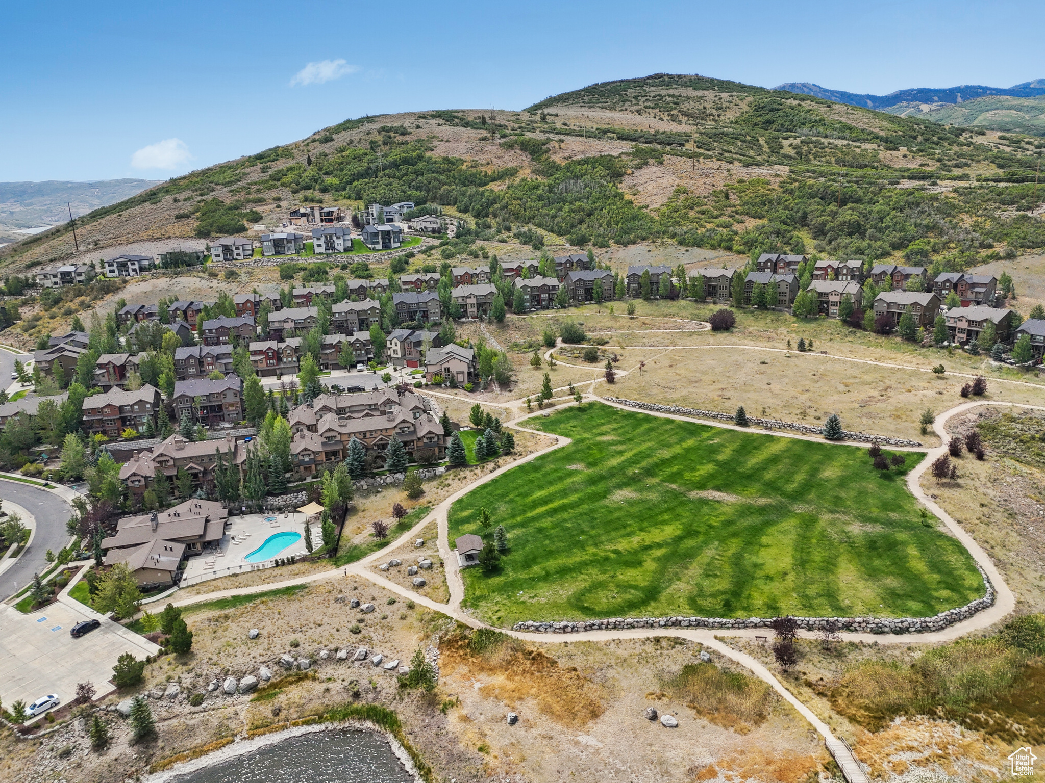 PARK'S EDGE - Residential