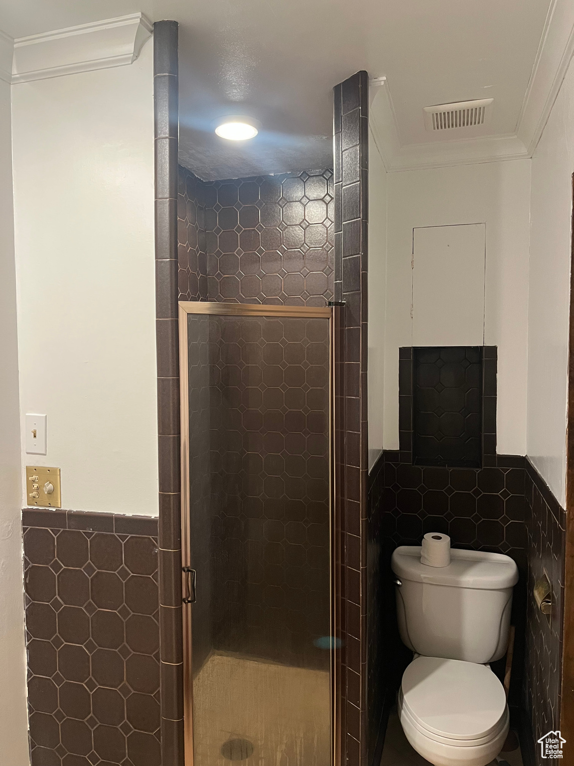 Salt Lake City, Utah 84102, United States, 3 Bedrooms Bedrooms, ,2 BathroomsBathrooms,Residential,Pending,21061