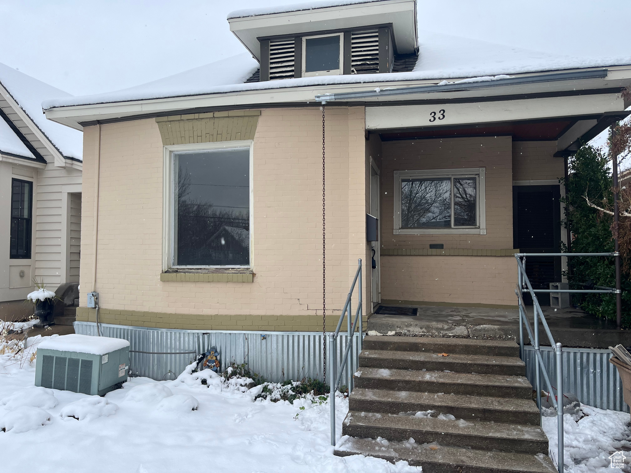 Salt Lake City, Utah 84102, United States, 3 Bedrooms Bedrooms, ,2 BathroomsBathrooms,Residential,Pending,21061