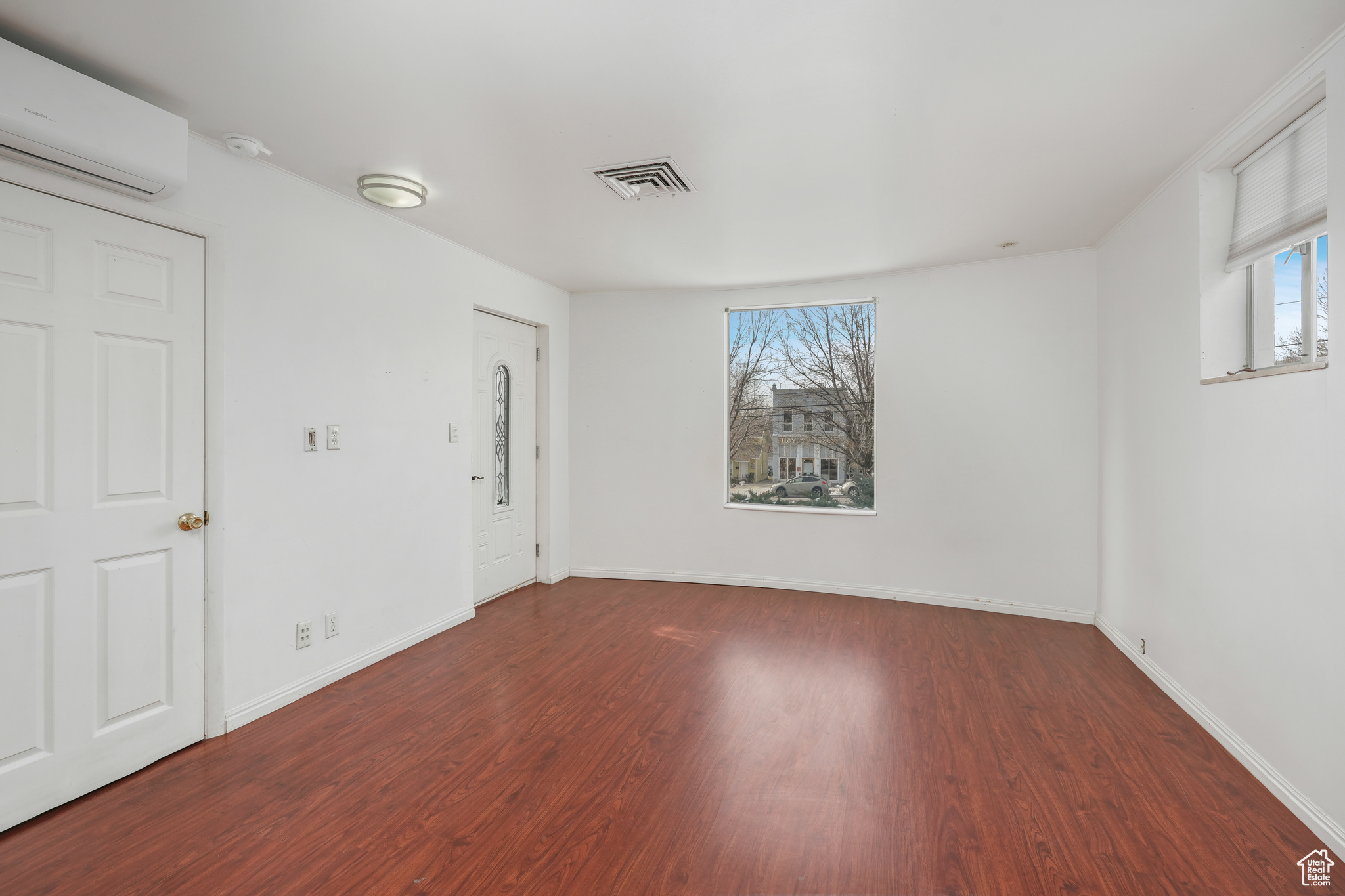 Salt Lake City, Utah 84102, United States, 3 Bedrooms Bedrooms, ,2 BathroomsBathrooms,Residential,Pending,21061