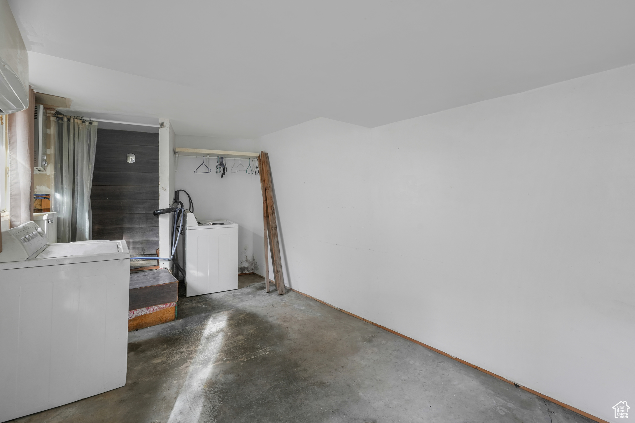 Salt Lake City, Utah 84102, United States, 3 Bedrooms Bedrooms, ,2 BathroomsBathrooms,Residential,Pending,21061