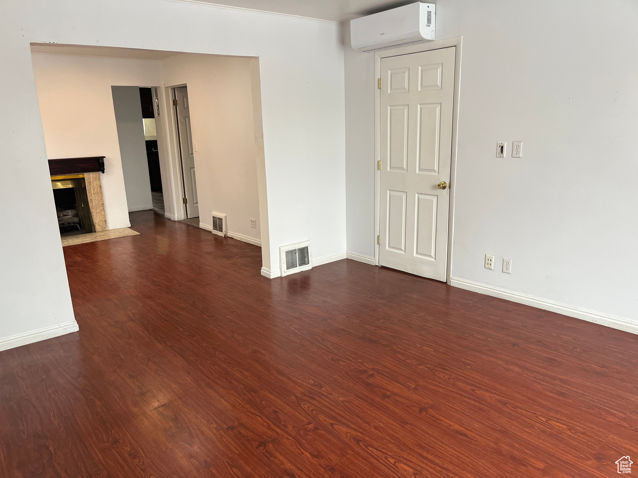 Salt Lake City, Utah 84102, United States, 3 Bedrooms Bedrooms, ,2 BathroomsBathrooms,Residential,Pending,21061