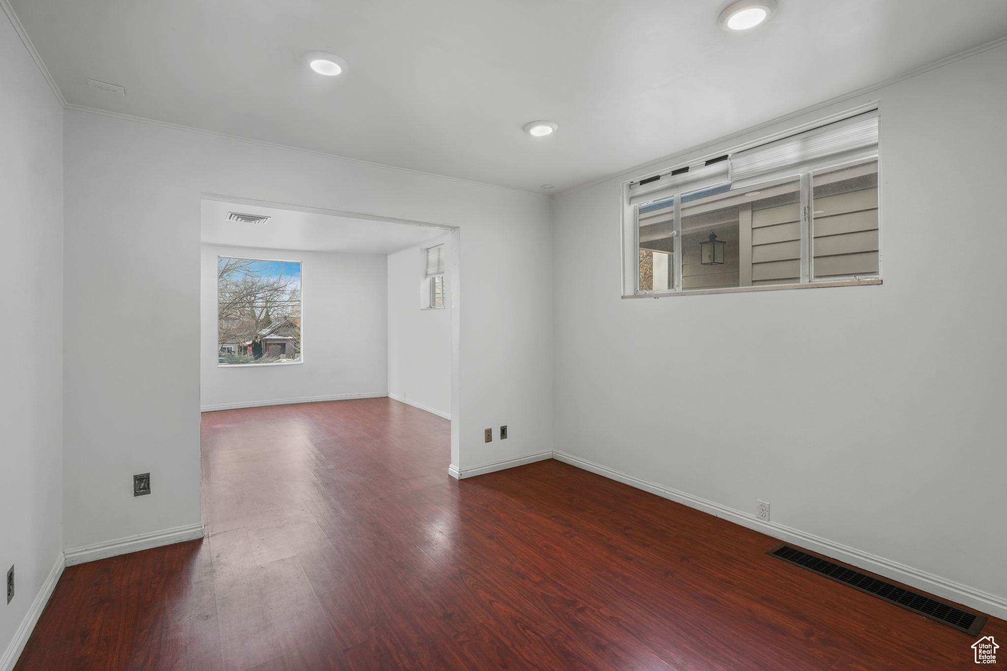 Salt Lake City, Utah 84102, United States, 3 Bedrooms Bedrooms, ,2 BathroomsBathrooms,Residential,Pending,21061