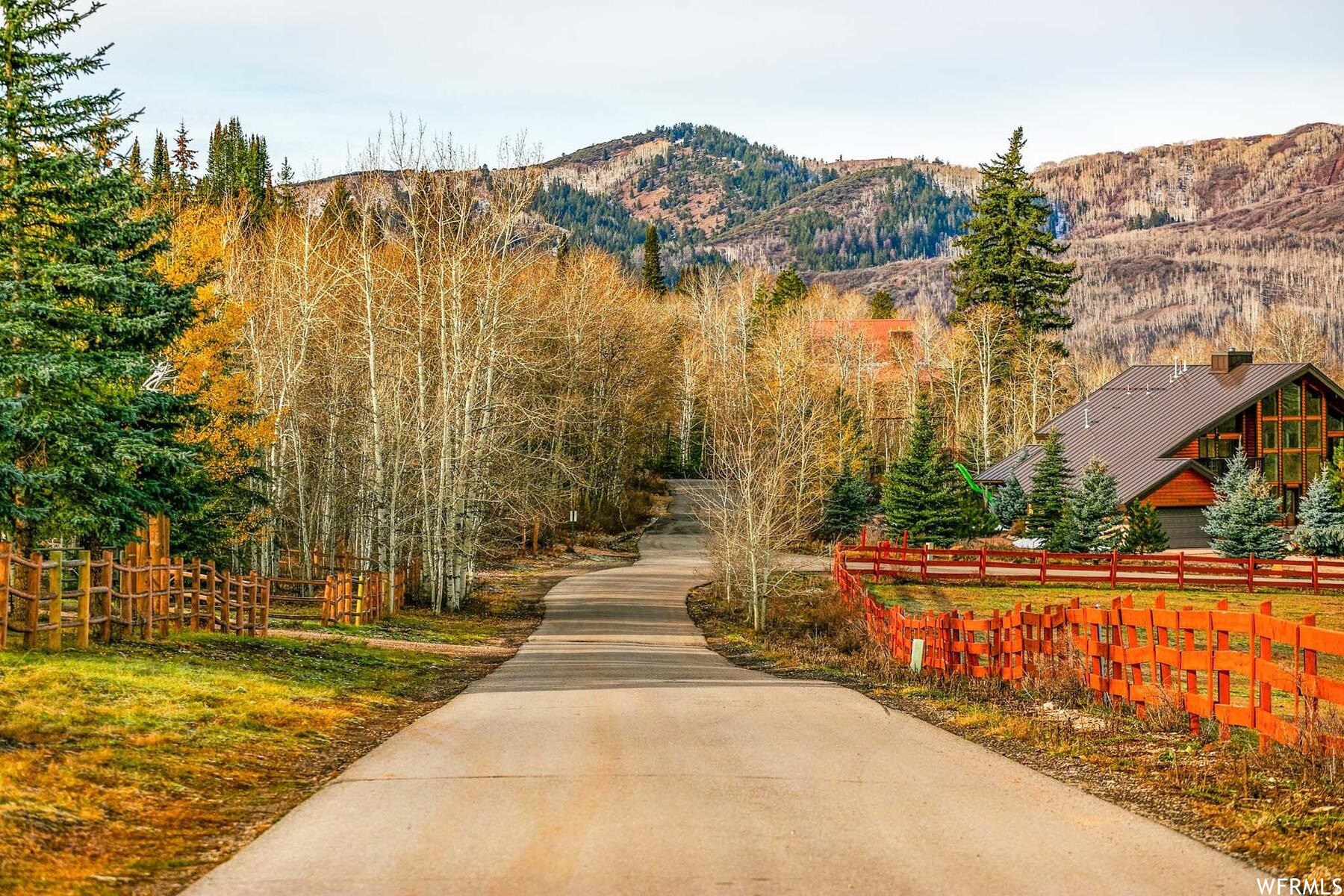 PINE MOUNTAIN - Land