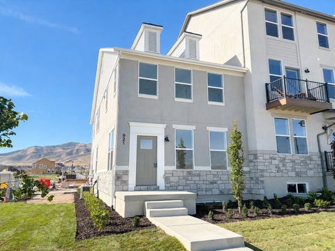 Photo of 921 W HALVORSEN PKWY #221, Saratoga Springs, UT 84045 (MLS # 2183357)