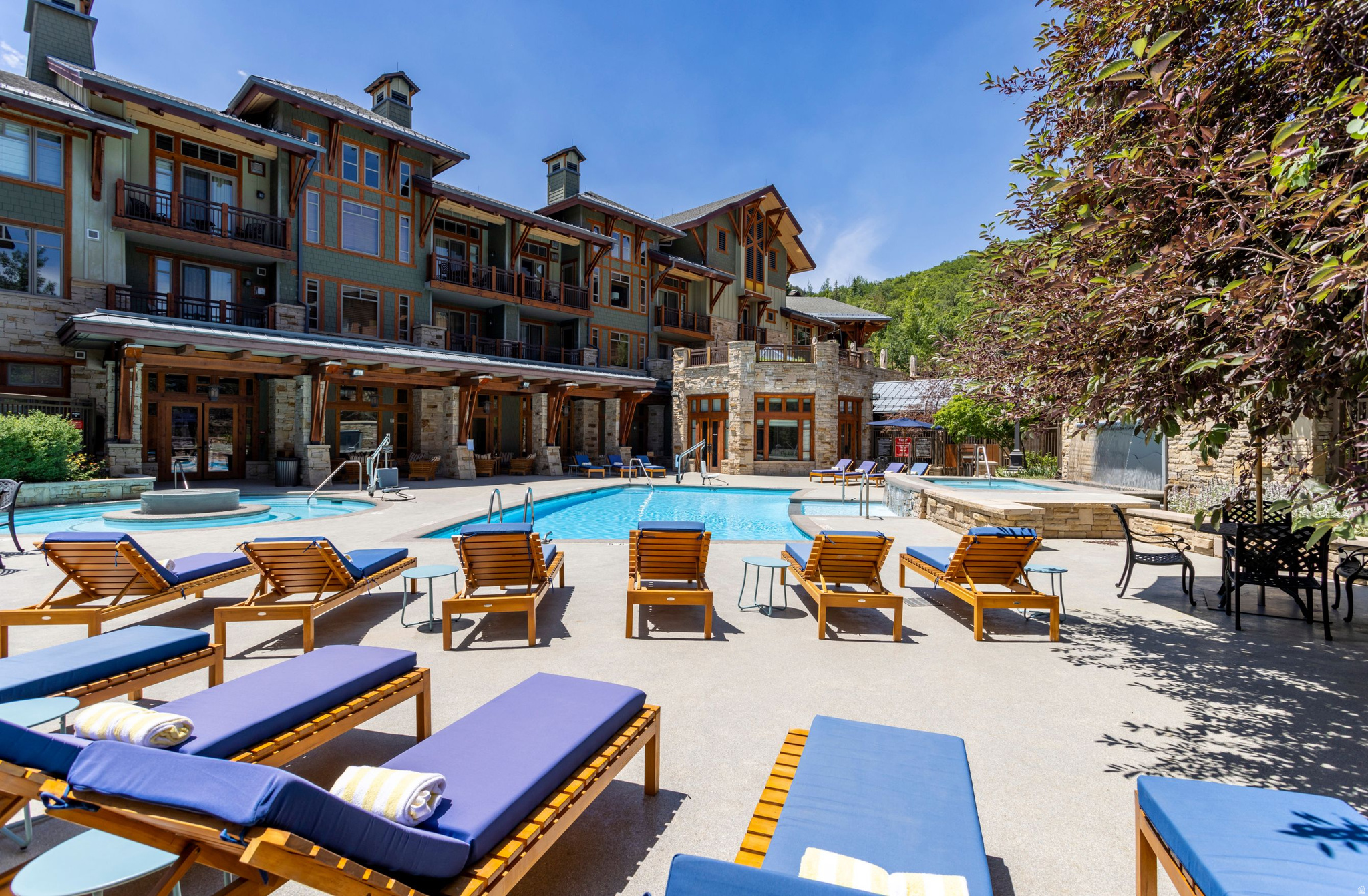 ESCALA LODGES CONDO - Residential