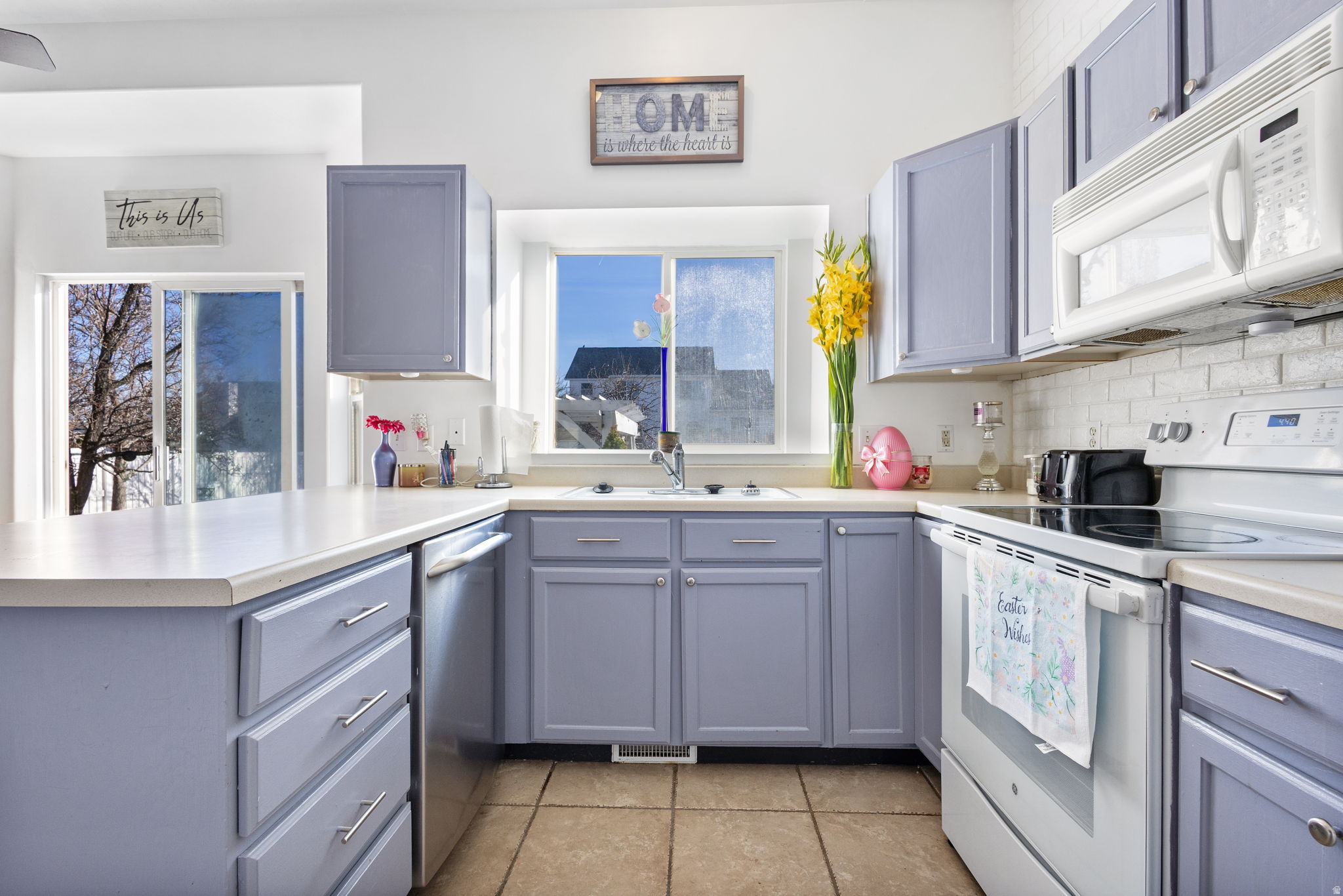 DIAMOND SUMMIT - Residential