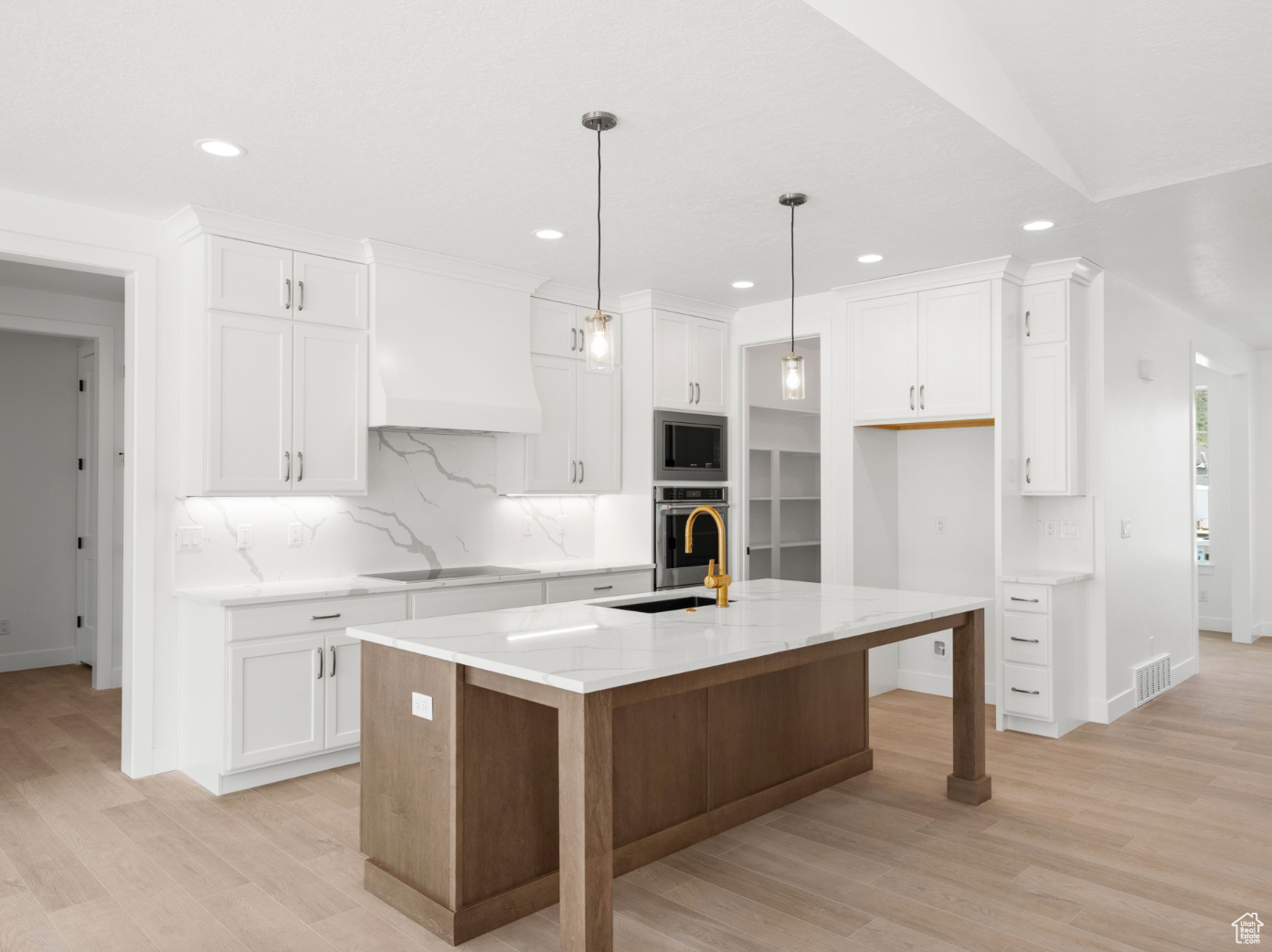 HIGH SKY ESTATES - Residential