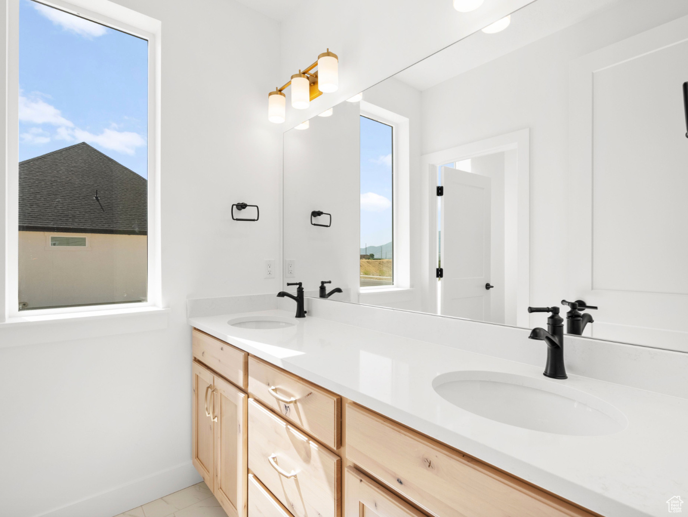 HIGH SKY ESTATES - Residential