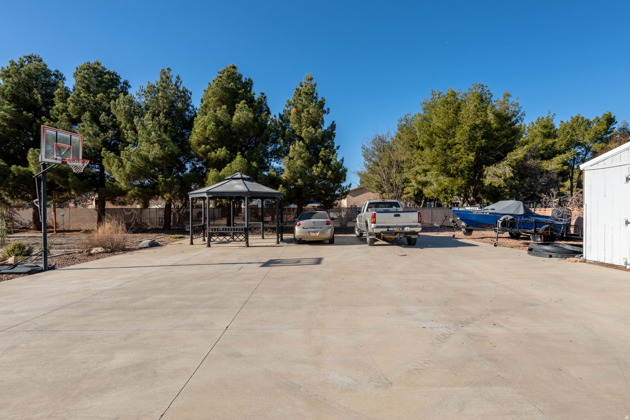 PINE VIEW EST 2 - Residential