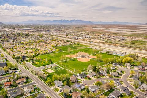 Tiny photo for 63 W 1750 N, Centerville, UT 84014 (MLS # 2147591)