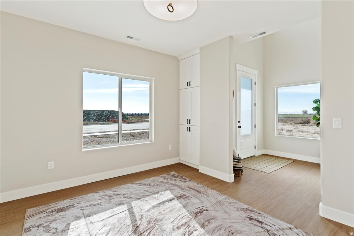 DISTANT SERENADE - Residential