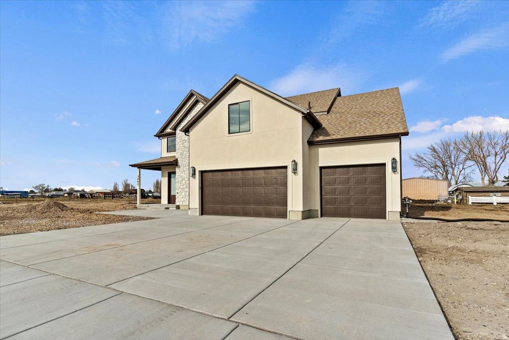 Photo of 3062 W SOLACE ST, Syracuse, UT 84075 (MLS # 2132578)