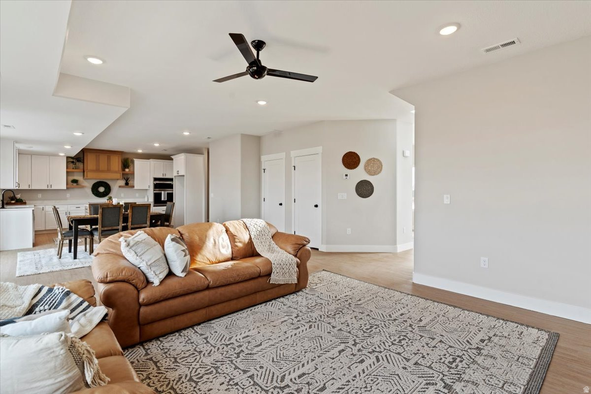 DISTANT SERENADE - Residential