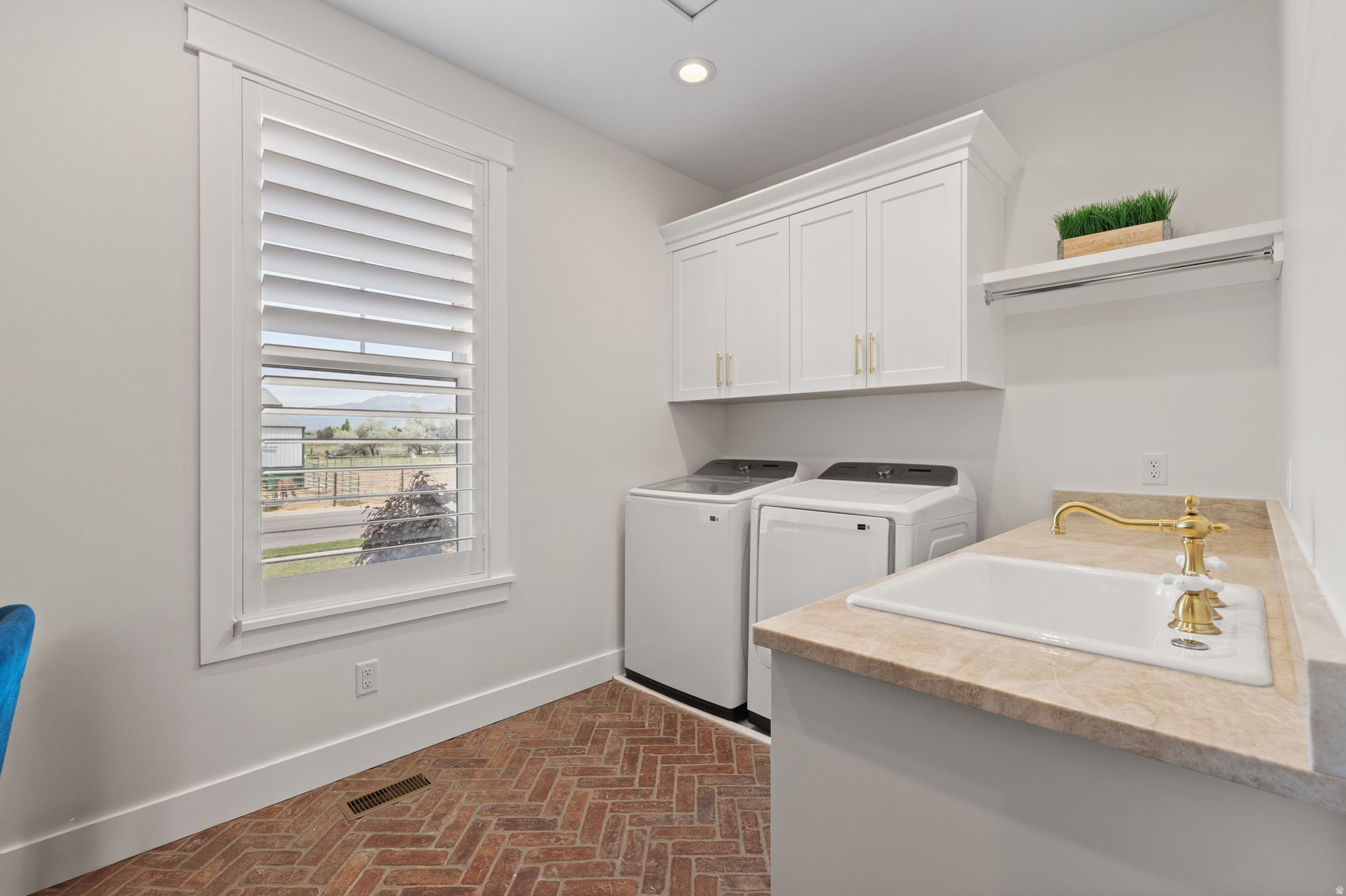 BRADY ESTATES - Residential