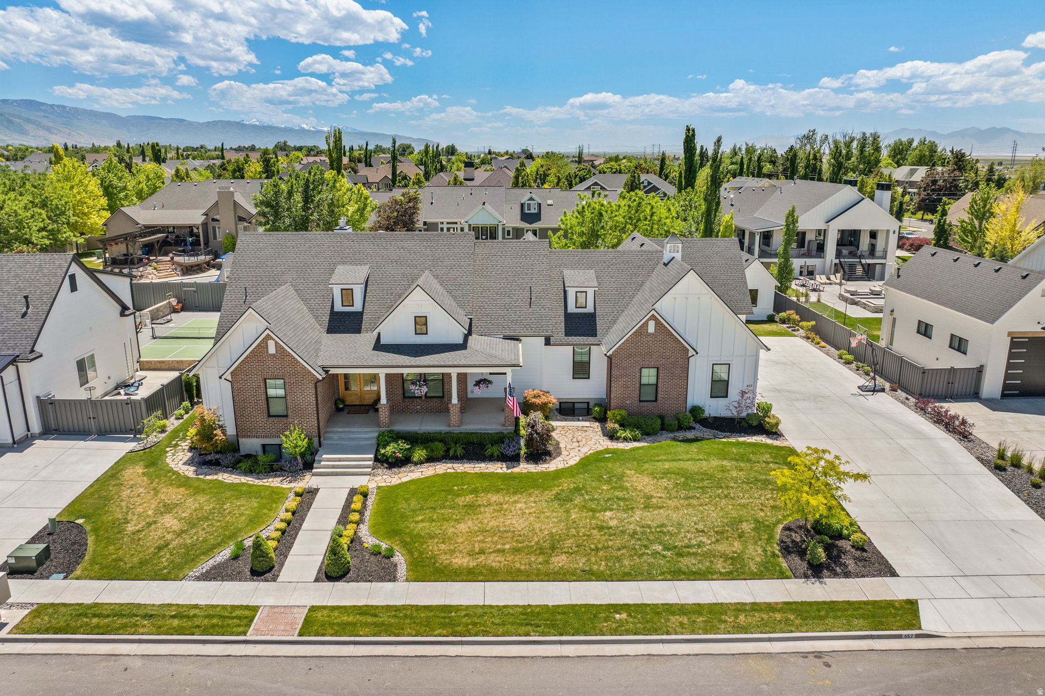 BRADY ESTATES - Residential