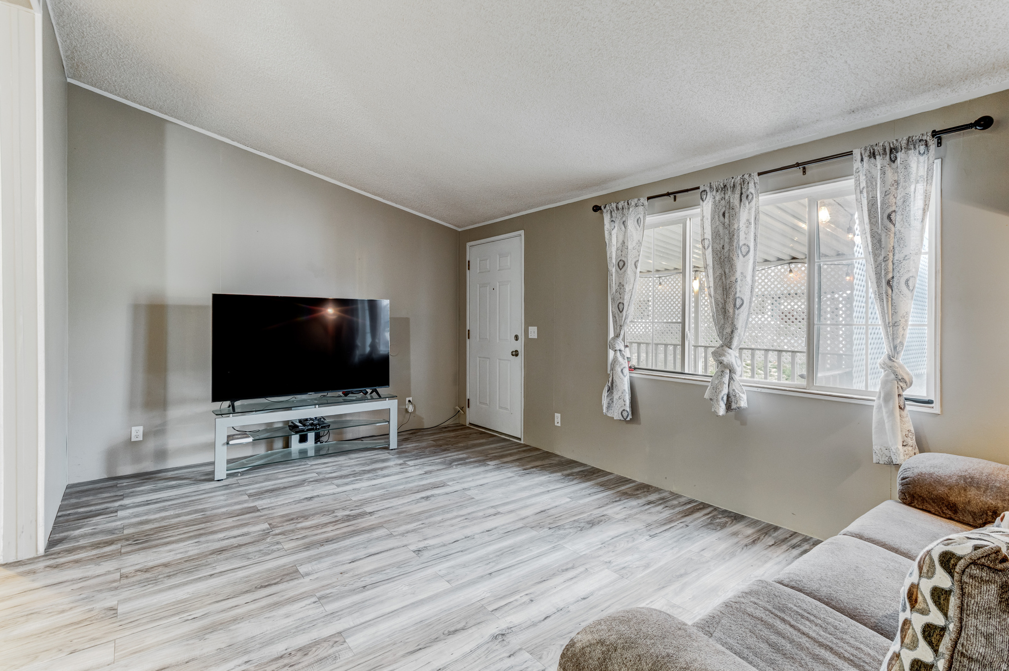 ROLLING HILLS - Residential