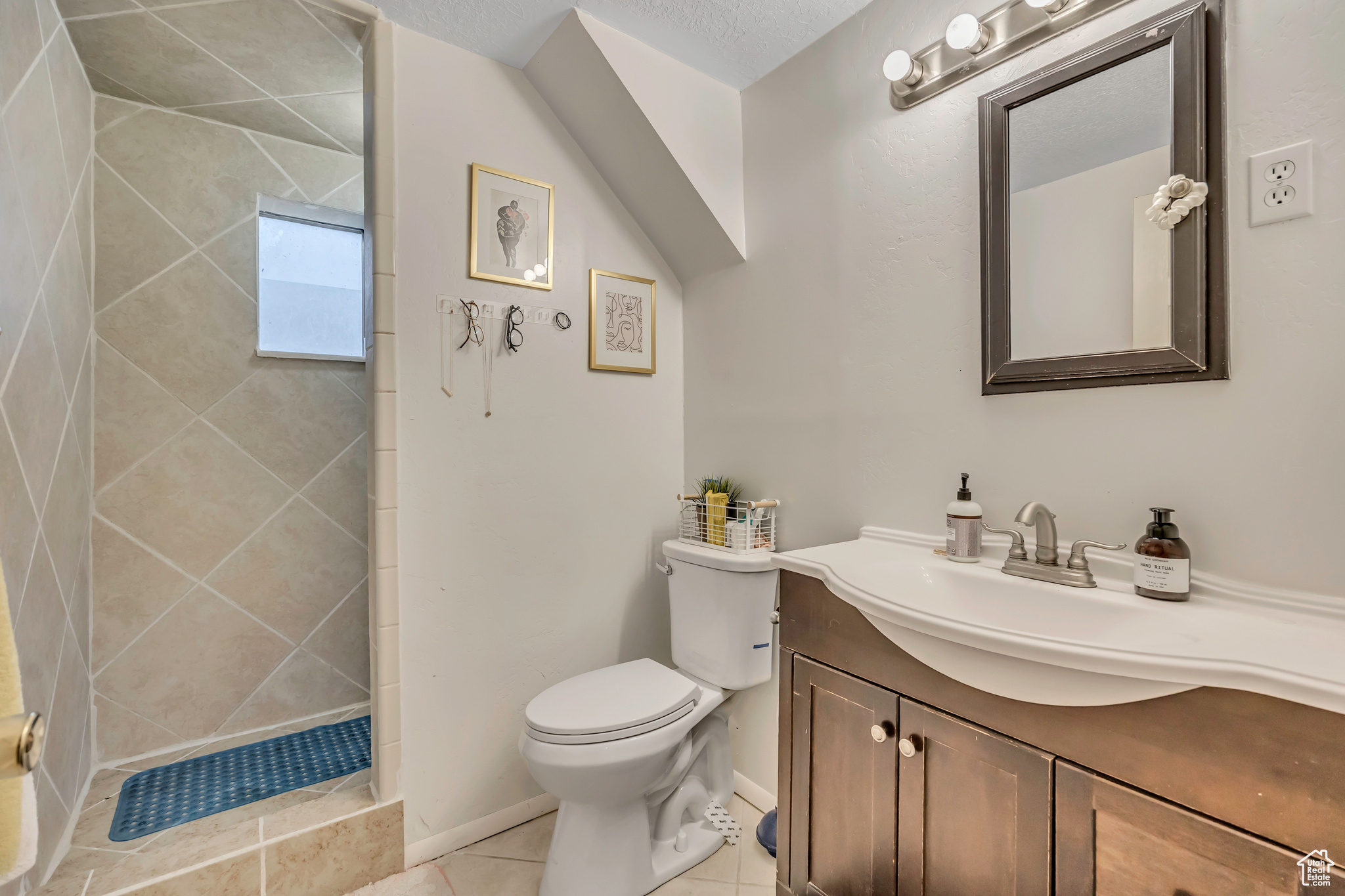 PEBBLE CREEK ESTATES - Residential