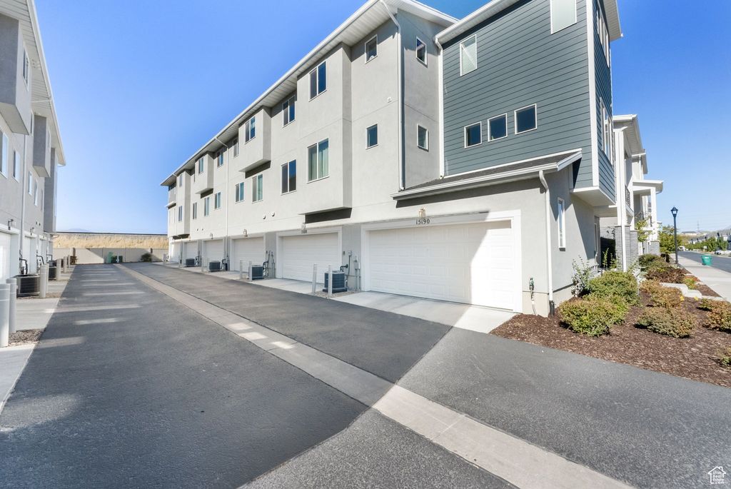 Photo of 15188 S WILD HORSE WAY, Bluffdale, UT 84065 (MLS # 2119409)