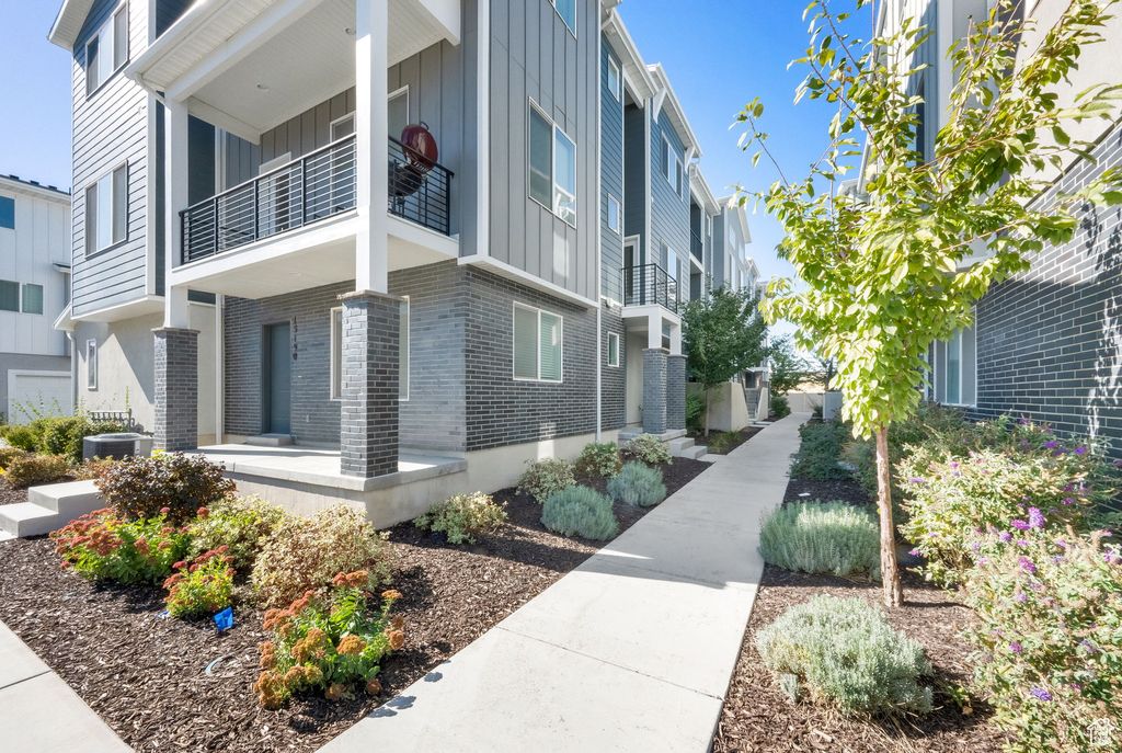 Photo of 15188 S WILD HORSE WAY, Bluffdale, UT 84065 (MLS # 2119409)
