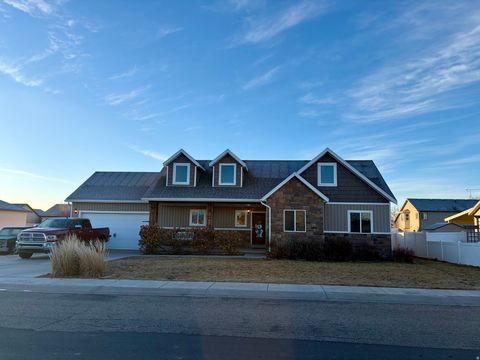 Homes For Sale - 102 E 1800<br/> Roosevelt, UT 84066