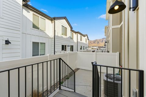 Tiny photo for 1721 E EAGLE VIEW LN, Eagle Mountain, UT 84005 (MLS # 2124660)