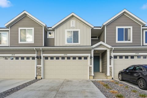 Photo of 1721 E EAGLE VIEW LN, Eagle Mountain, UT 84005 (MLS # 2124660)