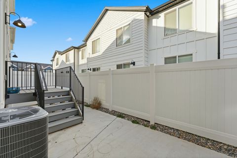 Tiny photo for 1721 E EAGLE VIEW LN, Eagle Mountain, UT 84005 (MLS # 2124660)