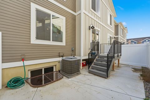 Tiny photo for 1721 E EAGLE VIEW LN, Eagle Mountain, UT 84005 (MLS # 2124660)