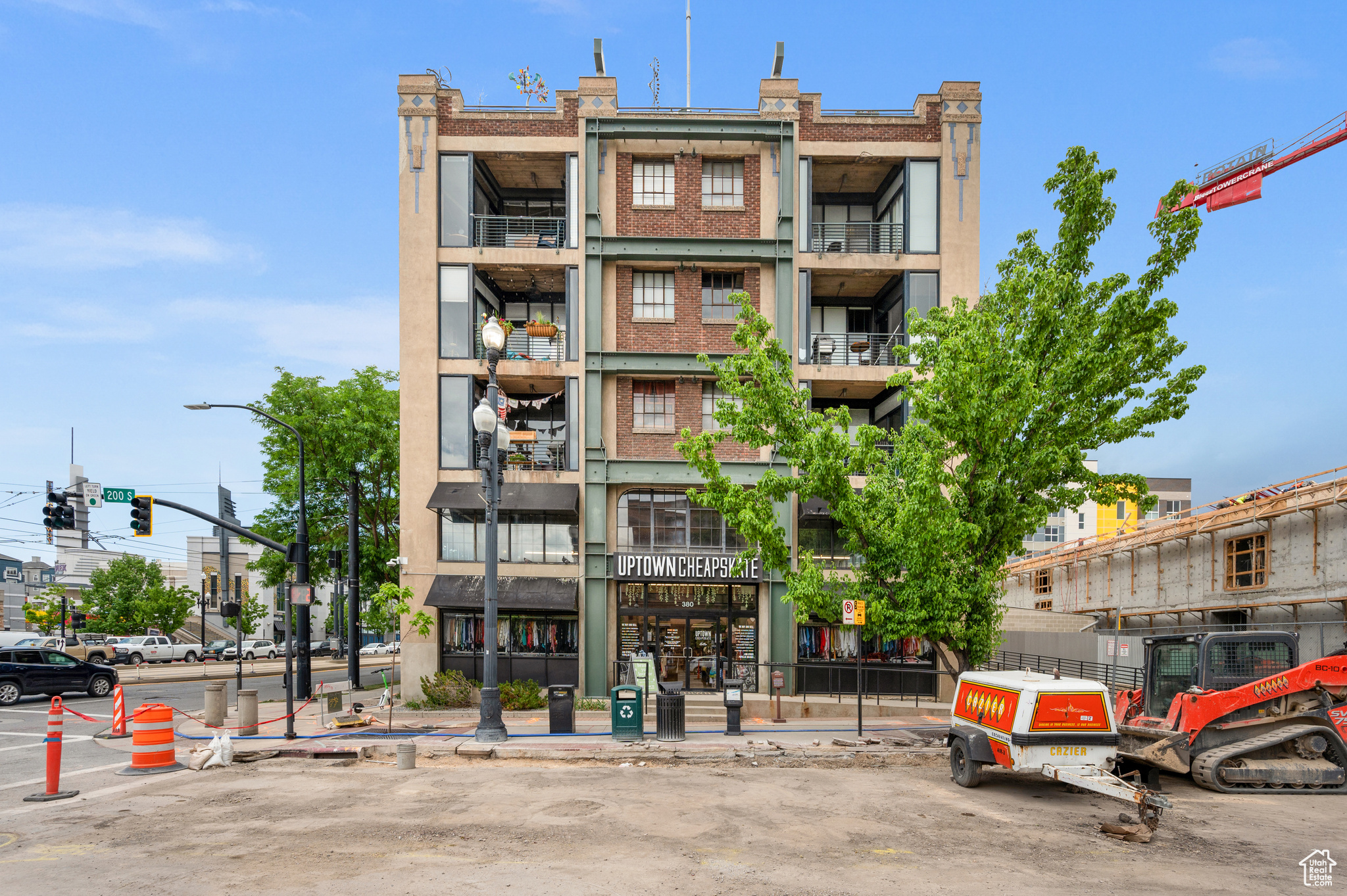 DAKOTA LOFTS - Commercial Sale