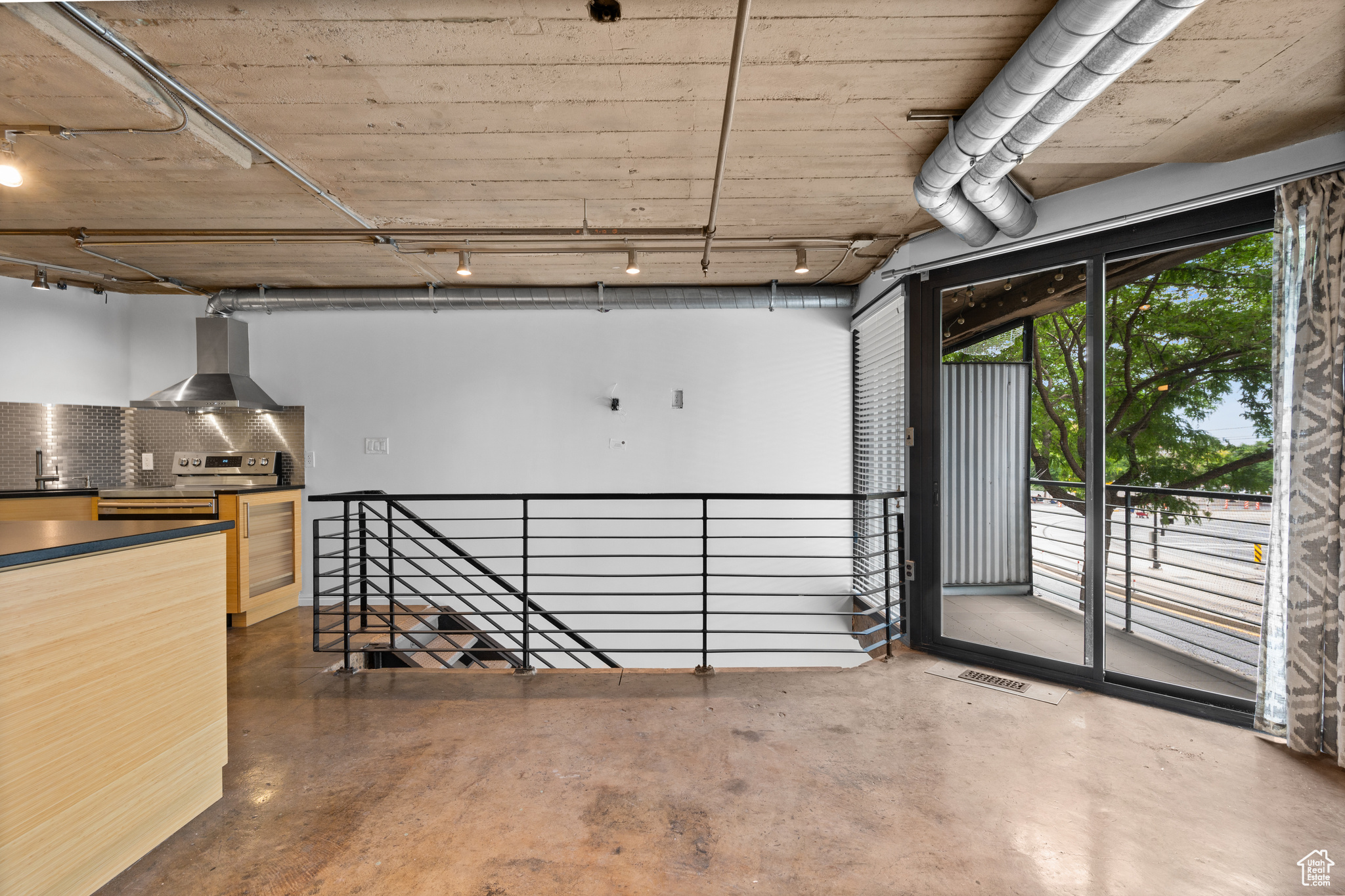 DAKOTA LOFTS - Commercial Sale