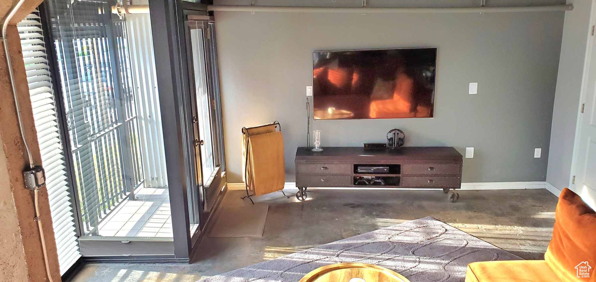 DAKOTA LOFTS - Commercial Sale