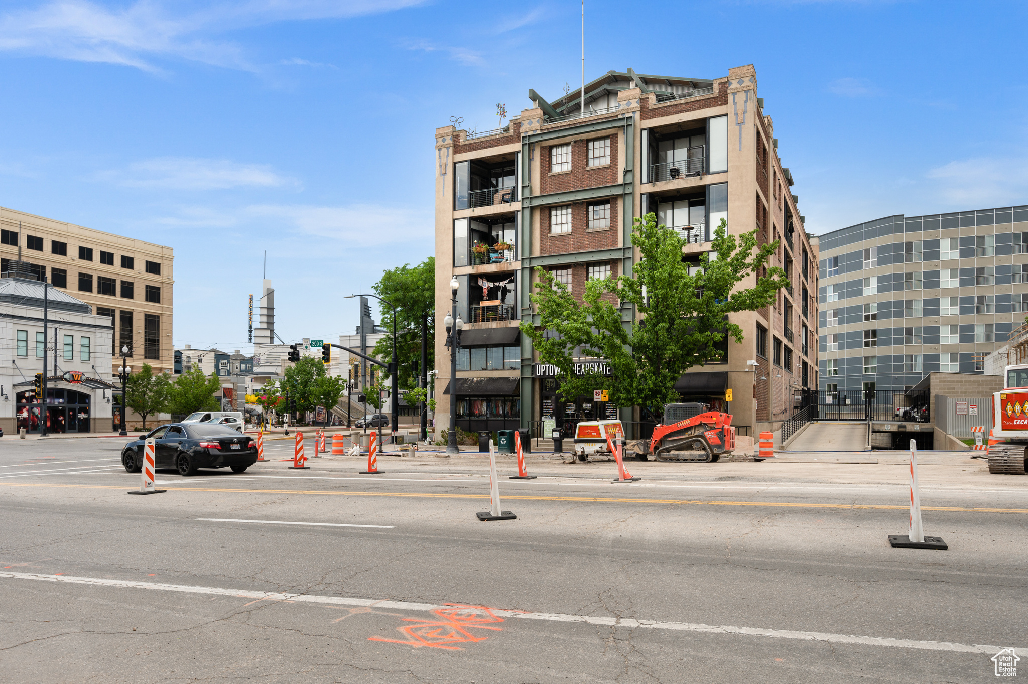 DAKOTA LOFTS - Commercial Sale