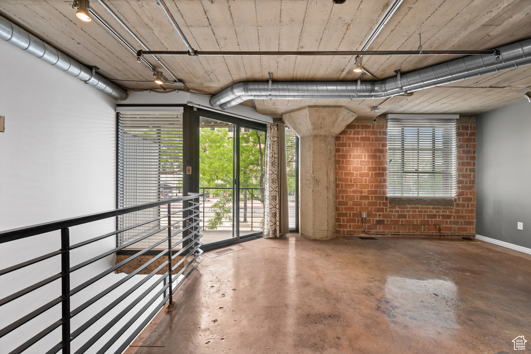 DAKOTA LOFTS - Commercial Sale
