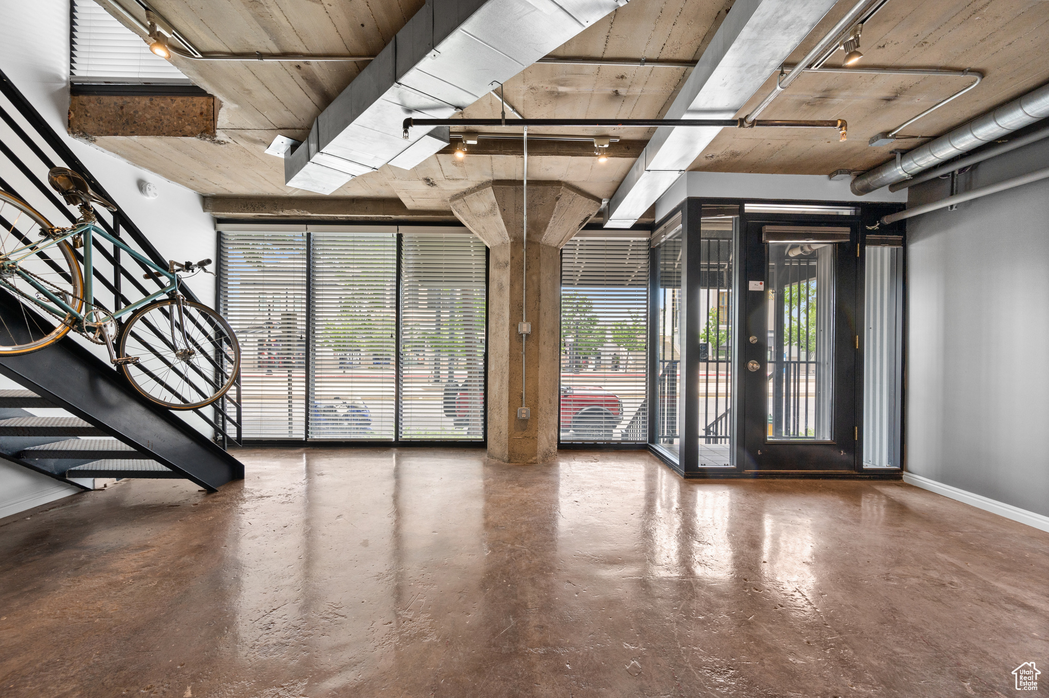 DAKOTA LOFTS - Commercial Sale