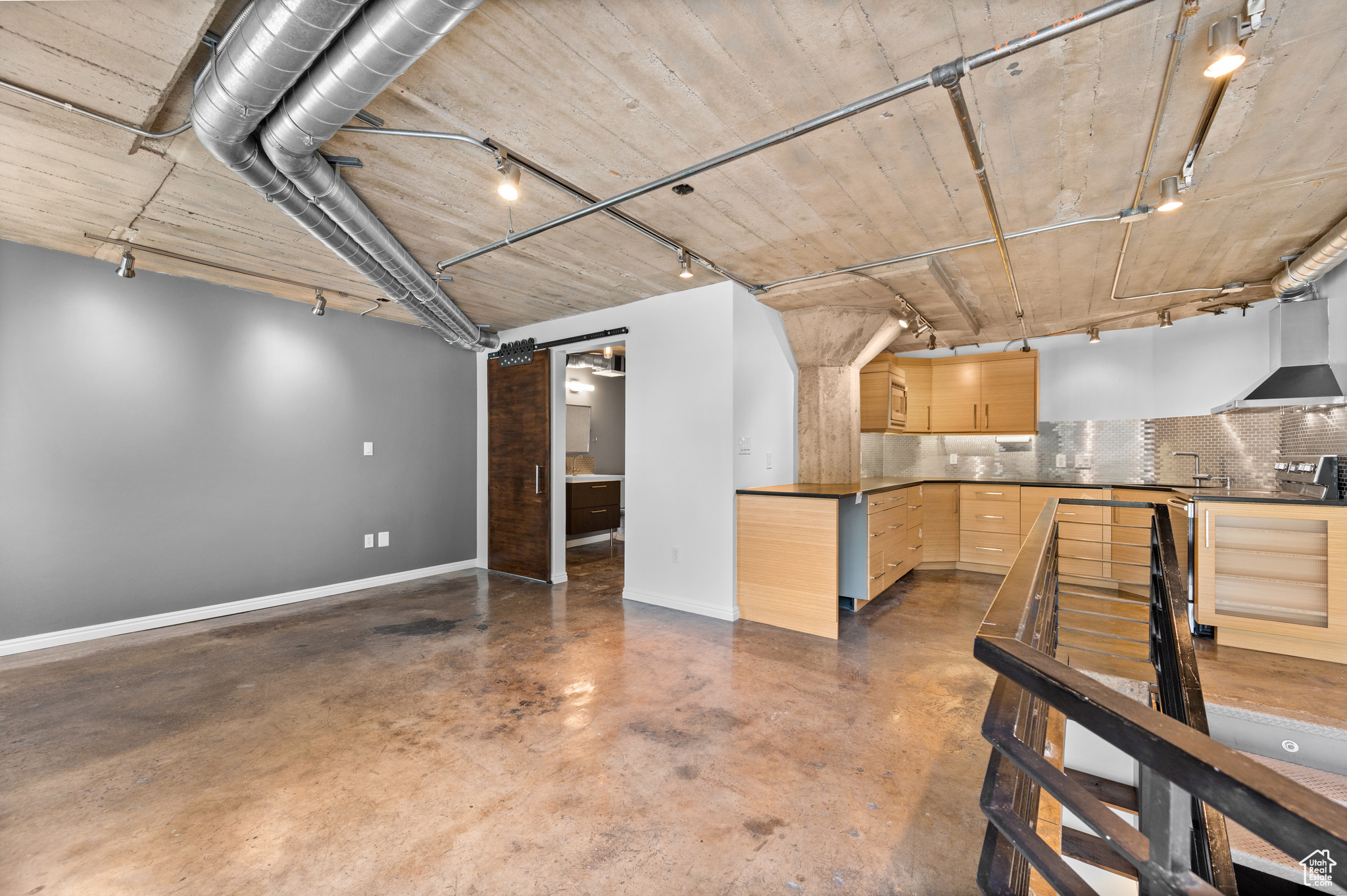 DAKOTA LOFTS - Commercial Sale