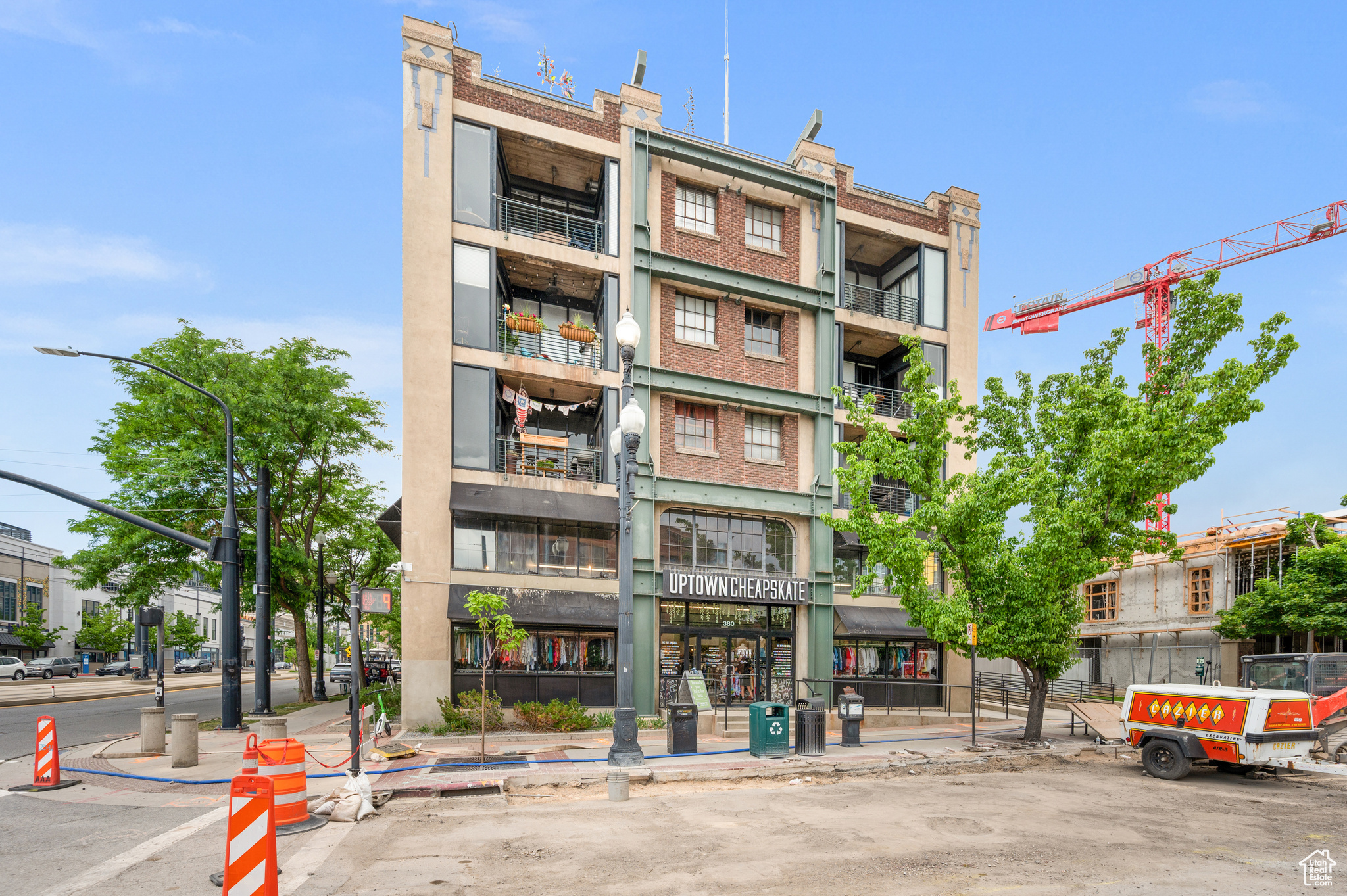 DAKOTA LOFTS - Commercial Sale