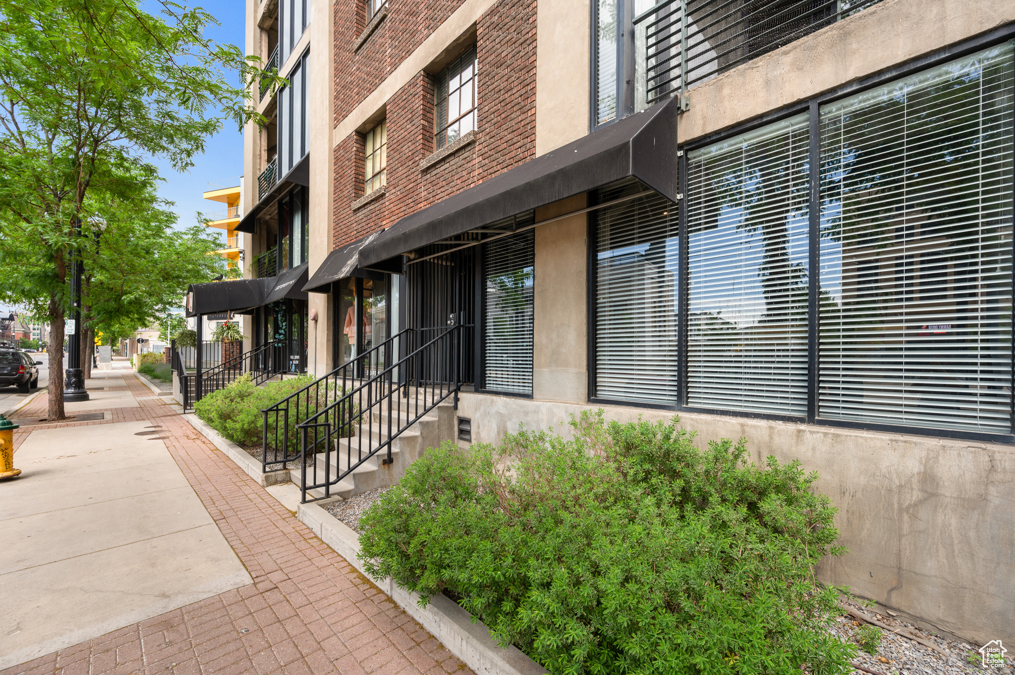 DAKOTA LOFTS - Commercial Sale