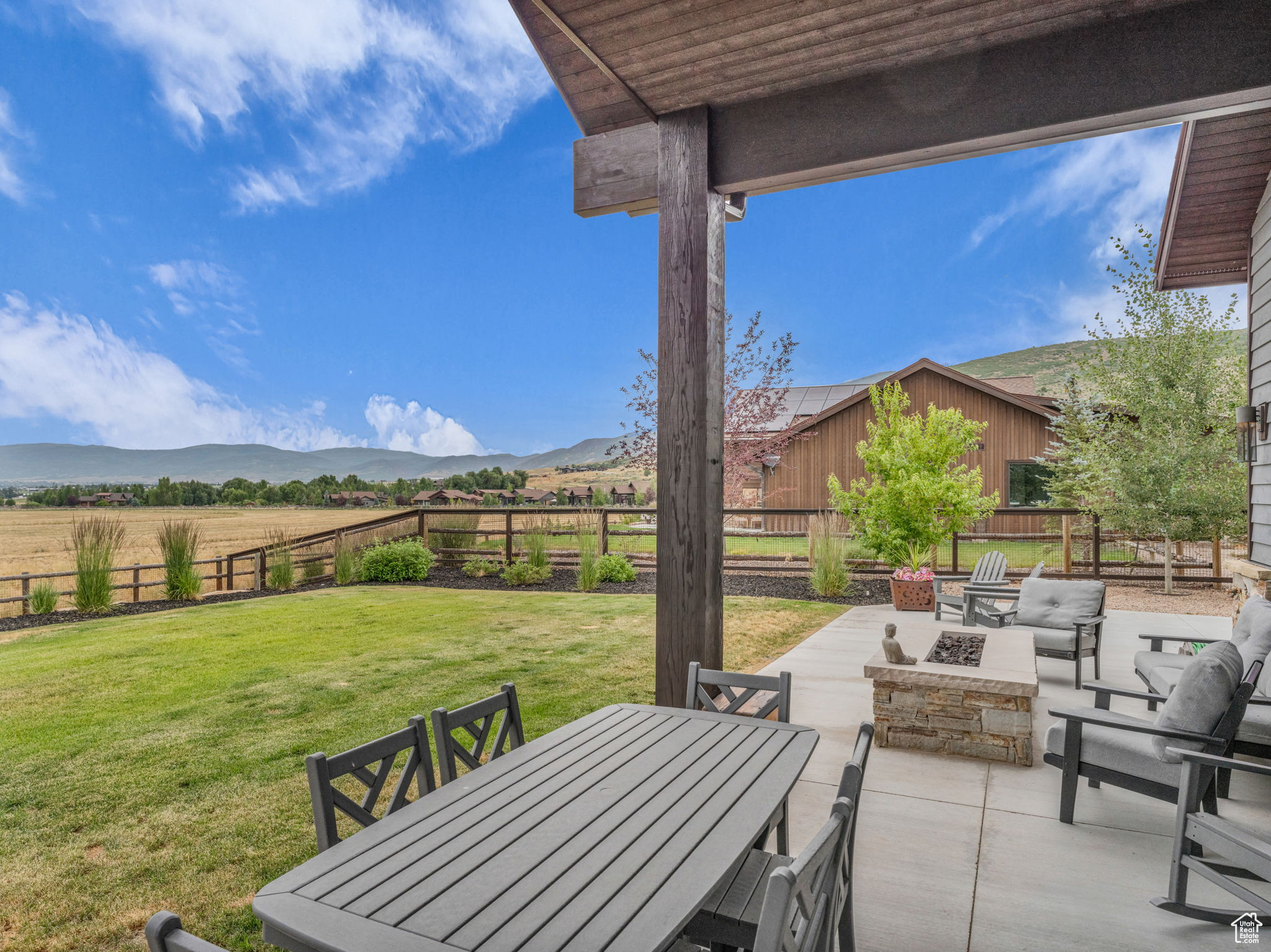 THORN CREEK - Residential