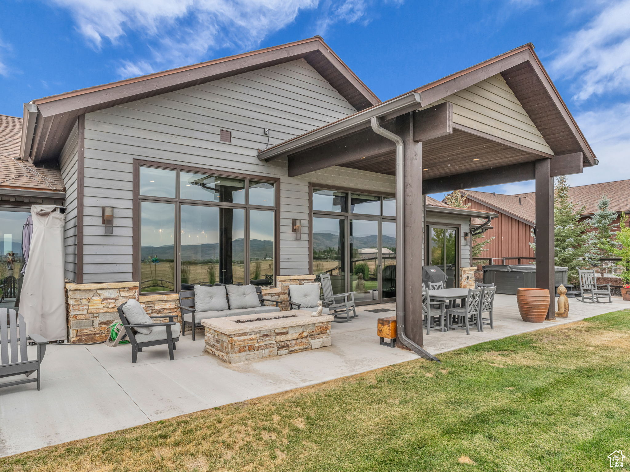 THORN CREEK - Residential