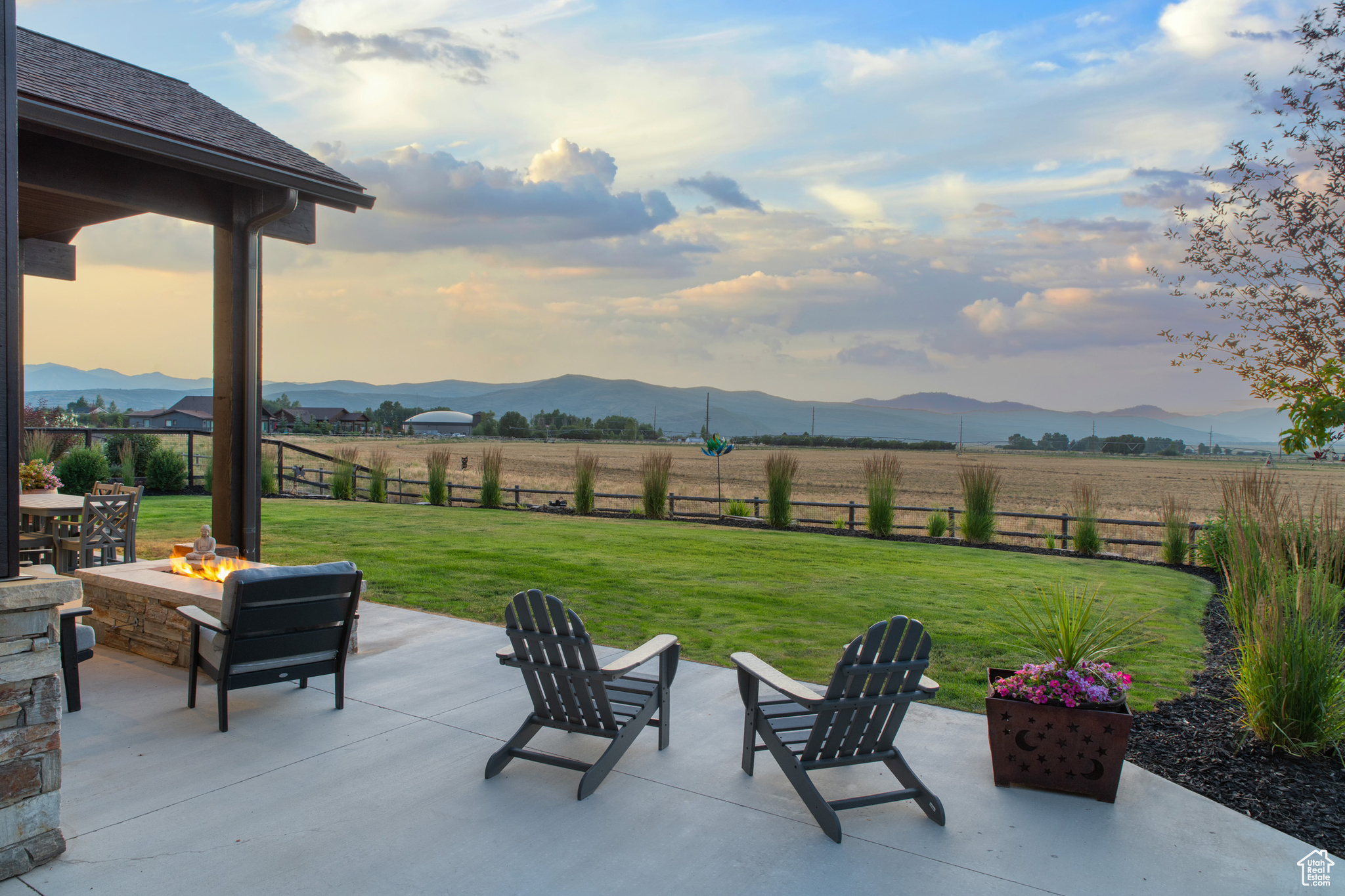 THORN CREEK - Residential